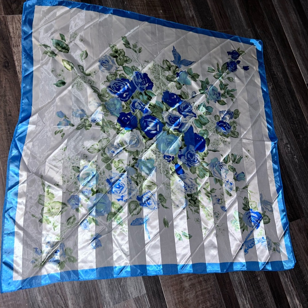 $19 sale Vintage Silk Blue White Floral Scarf 36” Square no tag